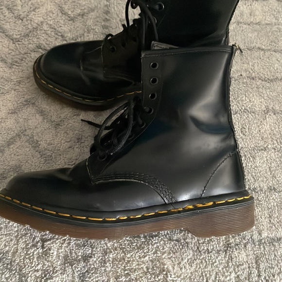 Airwair Black Combat Boots Made in England Size 4 -Fits like size 7/8 - Picture 2 of 5